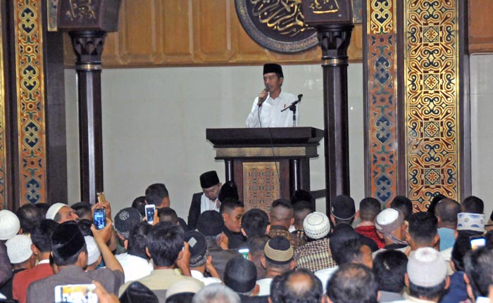Presiden Jokowi `Ceramah` di Mimbar Masjid Agung Tasikmalaya usai Shalat Jumat